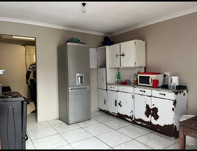 2 BEDROOM HOUSE FOR SALE IN NONQUBELA